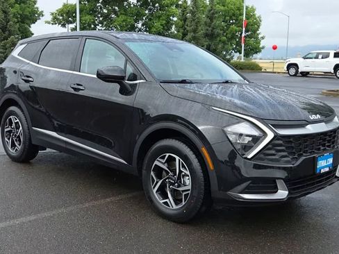 Used 2023 Kia Sportage LX AWD/4WD image 2