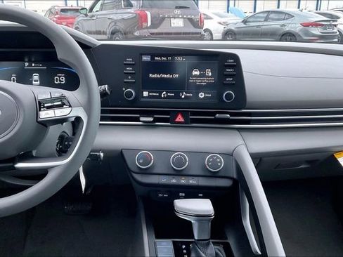 New 2026 Hyundai Elantra SE FWD image 7
