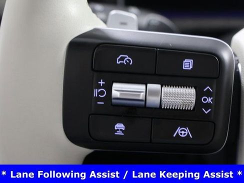 Used 2024 Hyundai Santa Fe Limited image 11