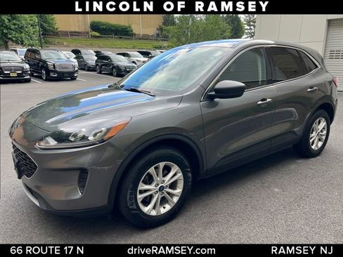 Used 2022 Ford Escape SE w/ Cold Weather Package AWD/4WD image 2