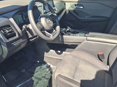 Used 2022 Nissan Rogue SV FWD image 9