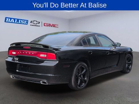 Used 2014 Dodge Charger SXT w/ Blacktop Package RWD image 3