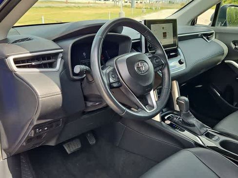 Used 2025 Toyota Corolla Cross XLE FWD image 10