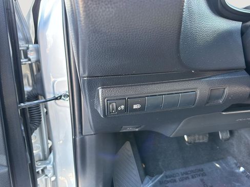 Used 2020 Toyota Corolla SE w/ SE Premium Package image 28