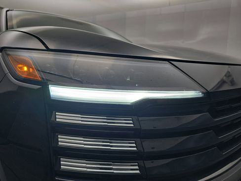 Used 2025 Nissan Kicks SV image 10