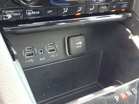 Used 2023 Jeep Grand Cherokee Laredo AWD/4WD image 6