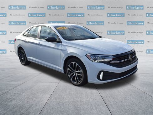 Used 2024 Volkswagen Jetta Sport image 3