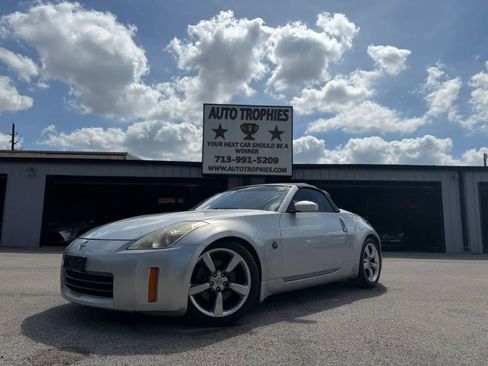 Used 2006 Nissan 350Z Touring RWD image 38