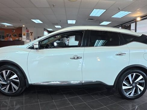 Used 2018 Nissan Murano Platinum image 2