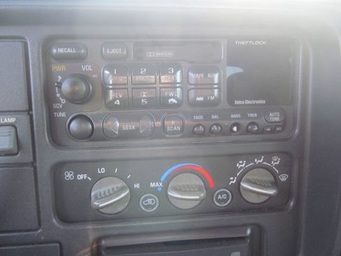 Used 1998 Chevrolet Silverado 2500 2WD Extended Cab w/ Preferred Equipment Group 2 image 21