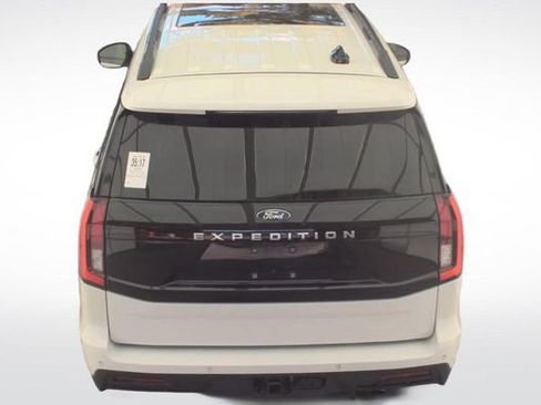 Used 2025 Ford Expedition Active AWD/4WD image 11