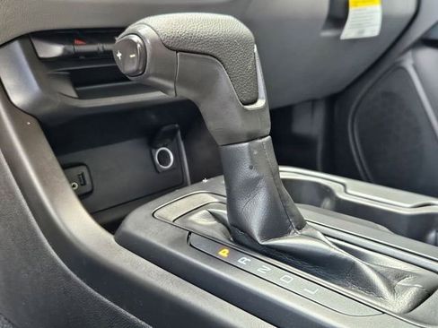 Used 2020 GMC Canyon 2WD Crew Cab w/ Convenience Package image 16