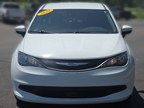 Used 2023 Chrysler Voyager LX FWD image 11