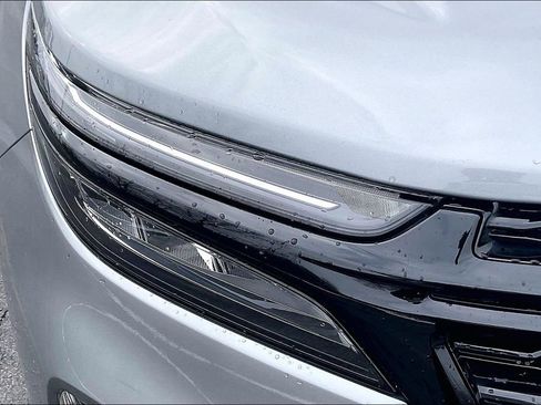 Used 2024 Chevrolet Equinox RS w/ RS Leather Package image 32