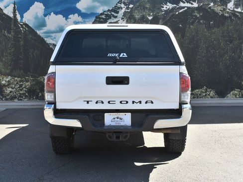 Used 2022 Toyota Tacoma TRD Off-Road image 10