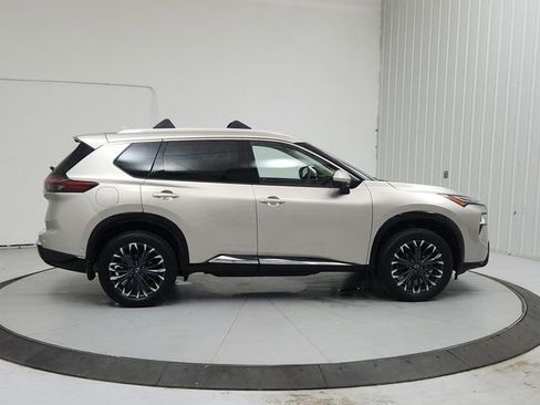 Used 2025 Nissan Rogue Platinum FWD image 8