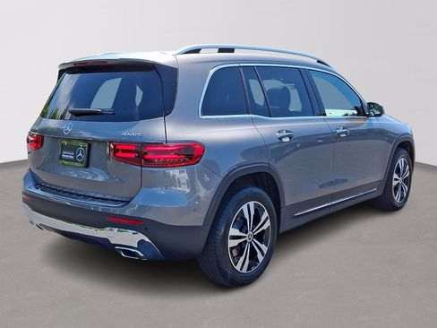 Used 2026 Mercedes-Benz GLB 250 4MATIC image 4