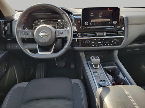 Used 2024 Nissan Pathfinder SV AWD/4WD image 6