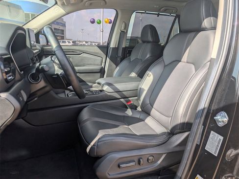 Certified 2025 Honda Pilot Touring image 11