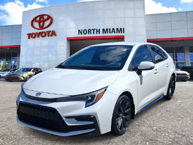 Used 2026 Toyota Corolla SE FWD image 2