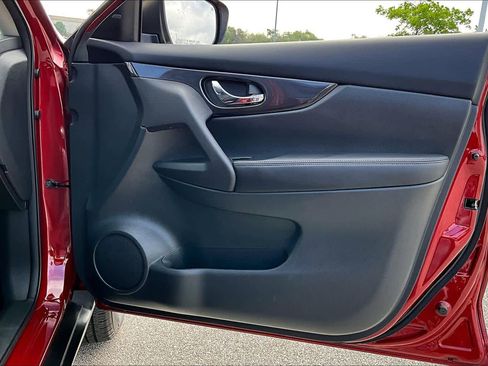 Used 2018 Nissan Rogue SV FWD image 23