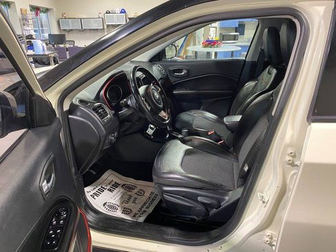 Used 2020 Jeep Compass Trailhawk AWD/4WD image 12