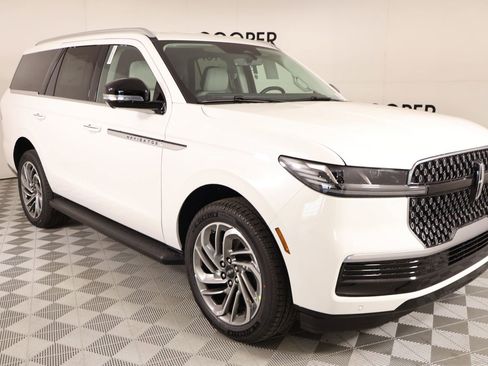New 2026 Lincoln Navigator Premiere AWD/4WD image 1