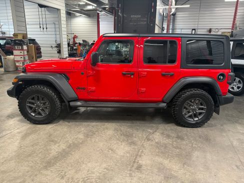 Used 2024 Jeep Wrangler Unlimited Sport w/ Convenience Group image 31