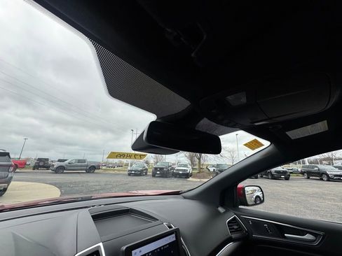 Used 2021 Ford Edge ST image 25