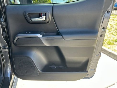 Used 2020 Toyota Tacoma TRD Off-Road w/ Technology Package AWD/4WD image 24