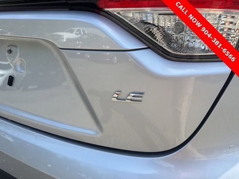 Used 2022 Toyota Corolla LE image 17