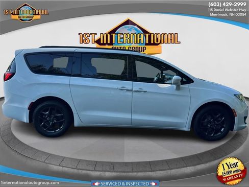 Used 2019 Chrysler Pacifica Touring-L w/ S Appearance Package image 10