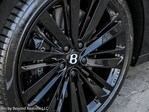 Used 2024 Bentley Flying Spur W12 image 12