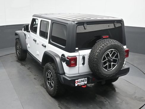 Used 2025 Jeep Wrangler Unlimited Rubicon AWD/4WD image 38