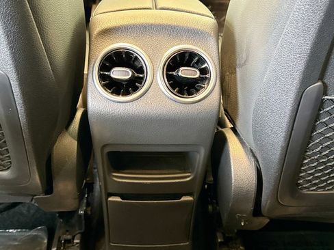 Used 2022 Mercedes-Benz GLB 250 4MATIC image 24