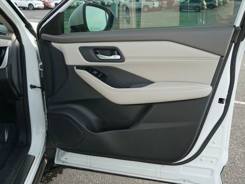 Used 2024 Nissan Rogue SL w/ SL Premium Package image 24