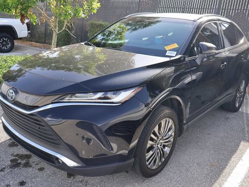 Used 2023 Toyota Venza XLE AWD/4WD image 2