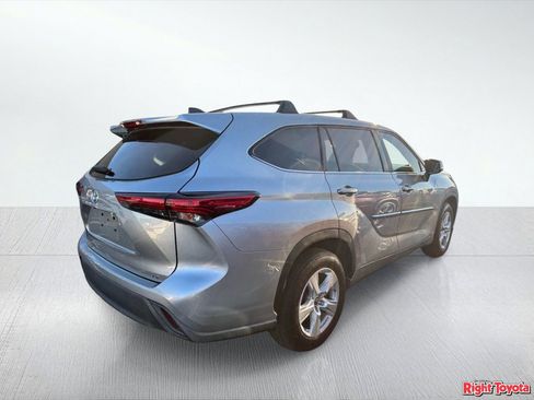 Used 2023 Toyota Highlander LE FWD image 4
