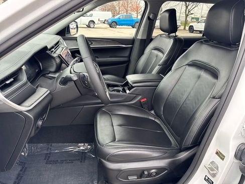 Certified 2023 Jeep Grand Cherokee L Limited image 11