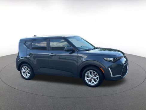 Used 2025 Kia Soul LX w/ LX Technology Package FWD image 2