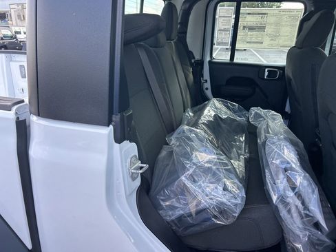 New 2026 Jeep Gladiator Sport image 28