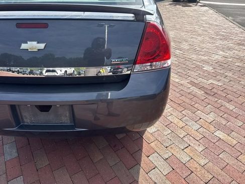 Used 2010 Chevrolet Impala LT w/ Luxury Edition Package FWD image 12