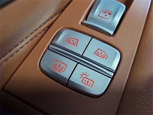 Used 2025 BMW X7 M60i image 56