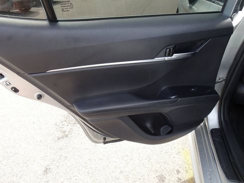 Used 2019 Toyota Camry SE FWD image 14