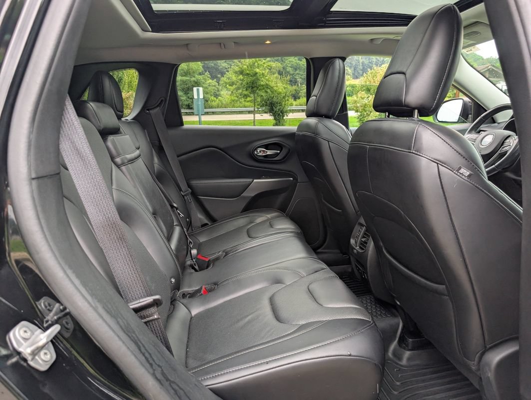 Used 2019 Jeep Cherokee Limited AWD/4WD image 40