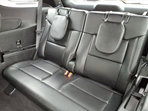 Used 2020 Ford Explorer XLT w/ Equipment Group 202A image 9