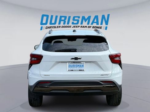 Used 2024 Chevrolet Trax ACTIV w/ Sunroof Package image 3