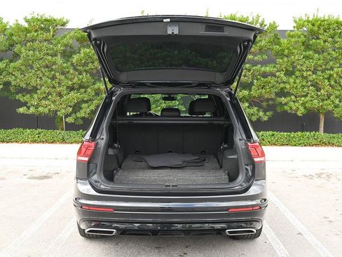 Used 2021 Volkswagen Tiguan SE R-Line image 9