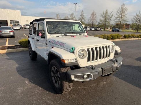 Used 2018 Jeep Wrangler Unlimited Sahara w/ Cold Weather Group image 4