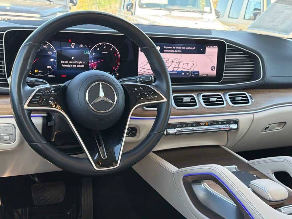 Used 2024 Mercedes-Benz GLS 450 4MATIC image 32